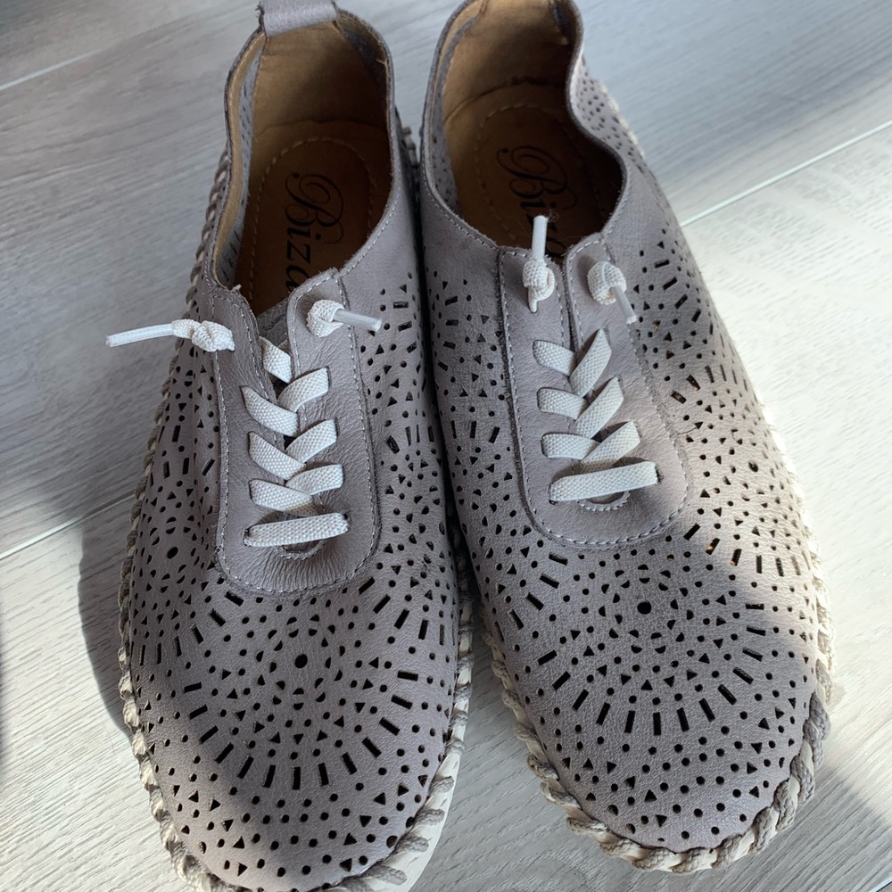 Biza leather perforated sneakers